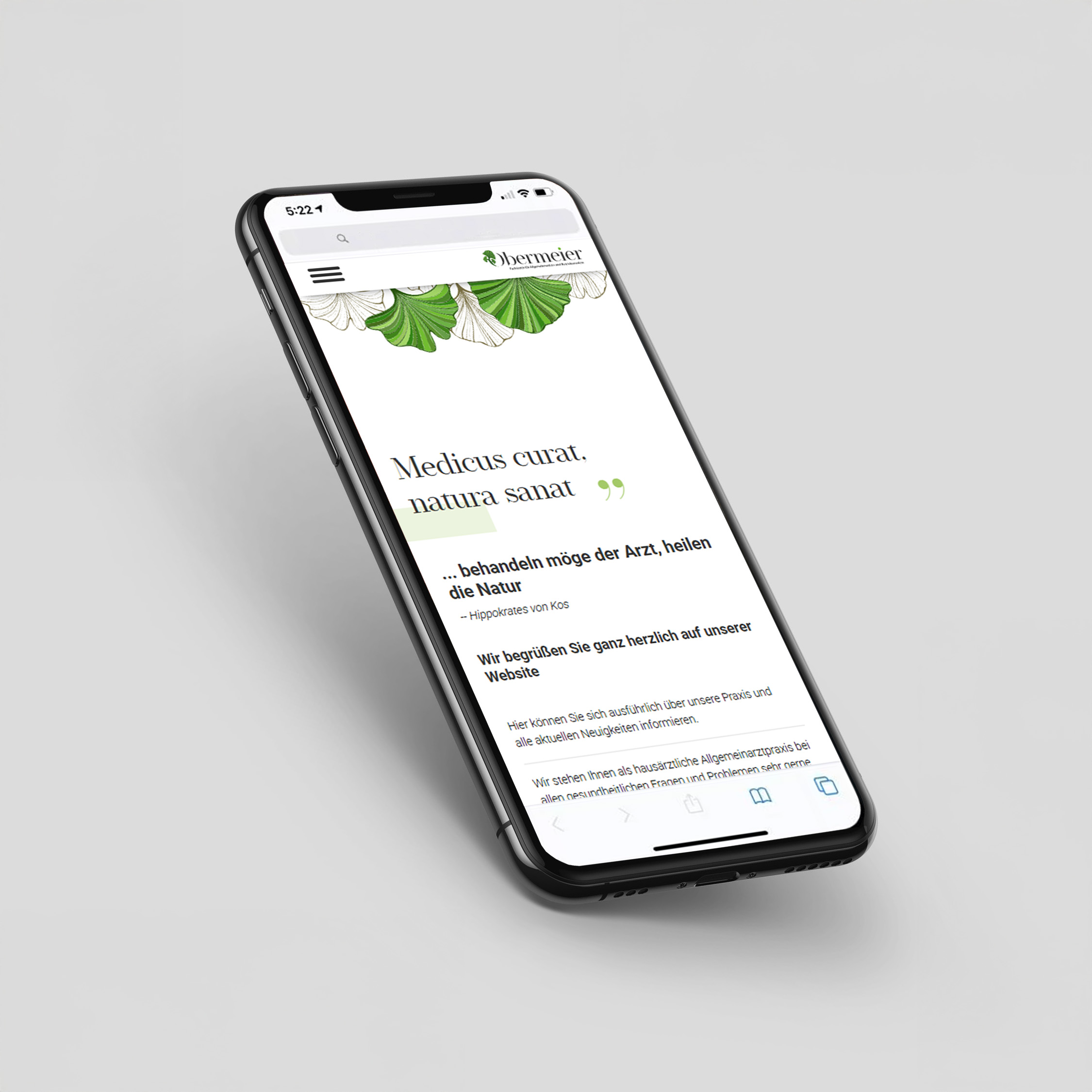 Responsive Ansicht eines Webdesigns für einen One-Pager in hellen, freundlichen Farben.